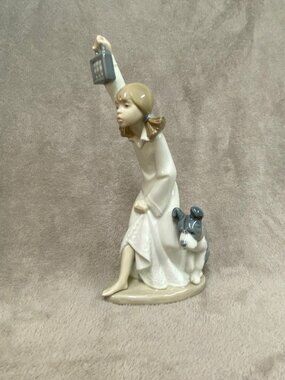 Lladro Nao Figurine 'Who's there?' 1989 Spain Girl with her dog
